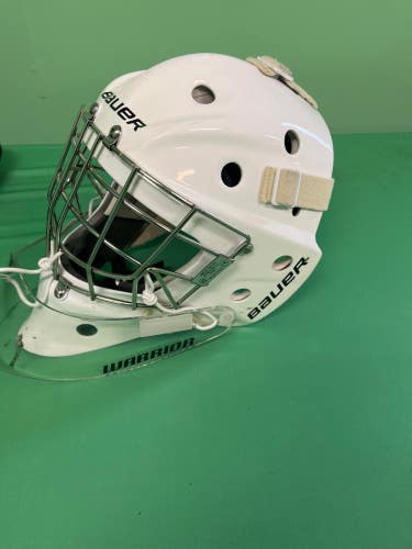 White Bauer 940 Goalie Mask (Used) | Medium (6 7/8- 7 1/4)