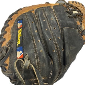 Wilson Right Hand Throw Catcher's Baseball Glove 32" (Used)