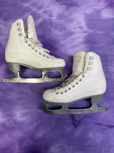 White Riedell Pearl Figure Skates Junior 1 (Used)
