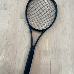 Wilson Pro Staff RF97 V13 Black, 4 3/8 Excellent Condition