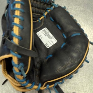 Wilson Right Hand Throw Catcher's A500 Baseball Glove 32" (Used)