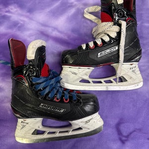 Junior Bauer Vapor X700 Hockey Skates Regular Width Size 1 (Used)
