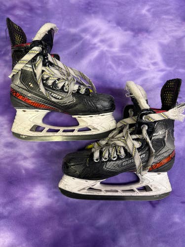 Junior Bauer LTX Pro+ Hockey Skates Regular Width Size 4 (Used)