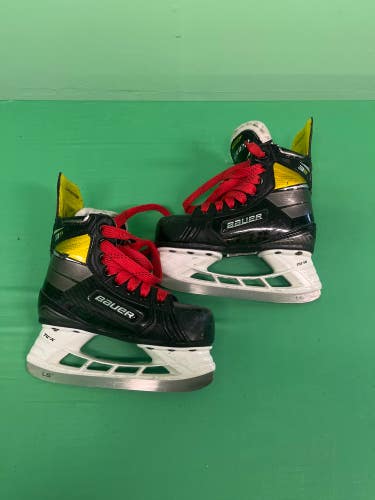 Youth Bauer Supreme 3S Pro Hockey Skates (Regular)Size: 12 (Used)