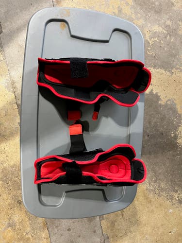 Junior CCM JetSpeed FT350 12" Shin Pads (Used)