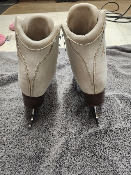 Risport Figure Skates B Adult 6 (Used)