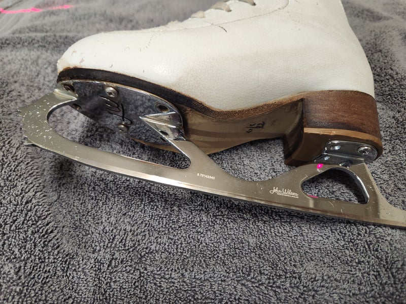 Risport Figure Skates B Adult 6 (Used)