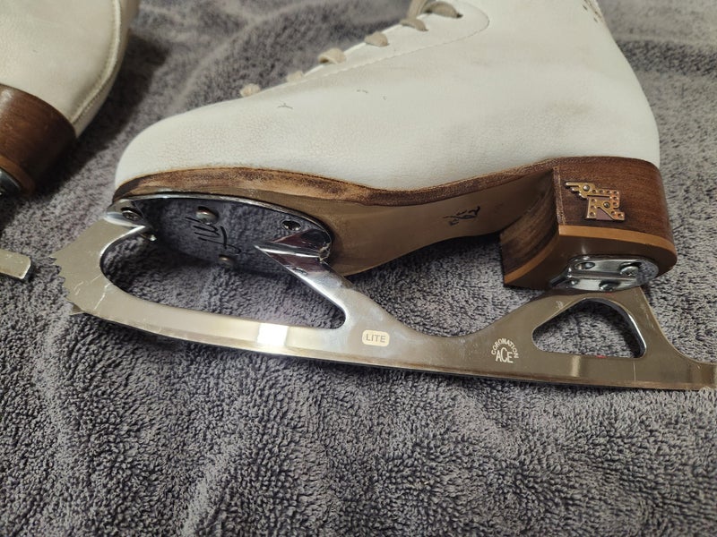 Risport Figure Skates B Adult 6 (Used)