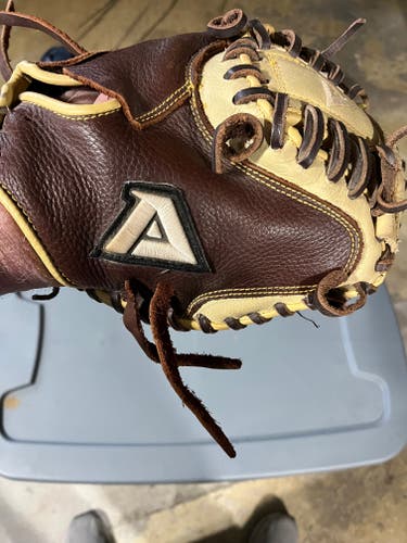 Right Hand Throw Akadema Catcher's Glove 32" (Used)
