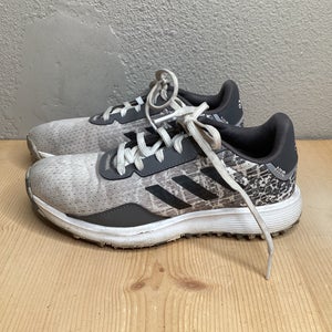 Gray Unisex Youth Adidas Shoes (Used) Size 4
