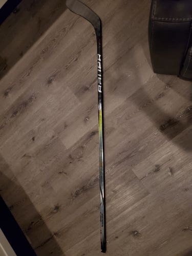 Senior Bauer Vapor Hyperlite 2 Left Hand Hockey Stick P28 (Used)