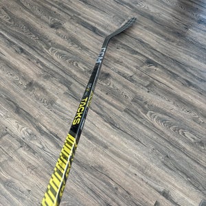 CCM Right Handed Tacks AS-VI Pro P28 85 Flex