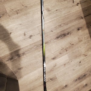 Senior Bauer Vapor Hyperlite 2 Left Hand Hockey Stick P28 (Used)