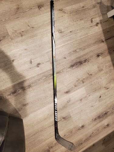Senior Bauer Vapor Hyperlite 2 Left Hand Hockey Stick P28 (Used)