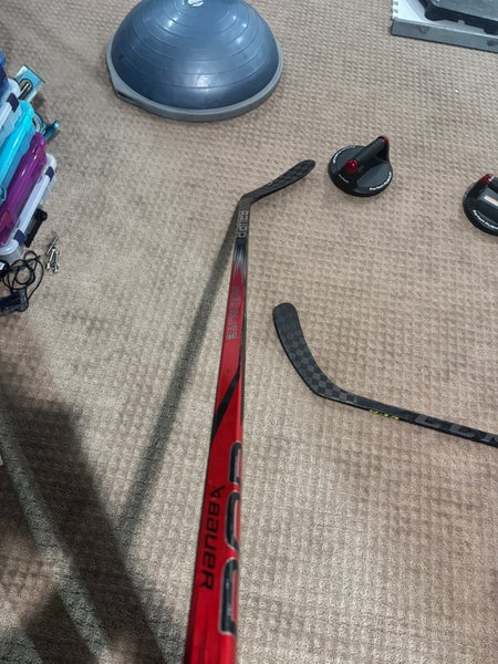 Intermediate Bauer Right Handed Vapor Hyperlite 2 P92 Pro Stock (Used)