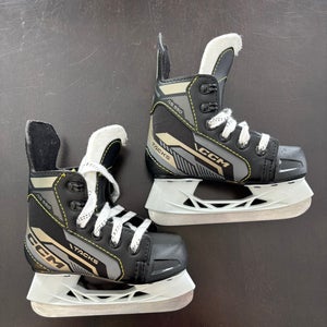 Used Youth CCM Regular Width 8 Tacks AS 550 Hockey Skates