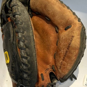Wilson Right Hand Throw Catcher's A500 Baseball Glove 32.5" (Used)
