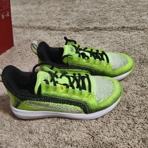 Green Men's Size M 9.0 (W 10.0) Adult Under Armour Turf Shoes (Used)