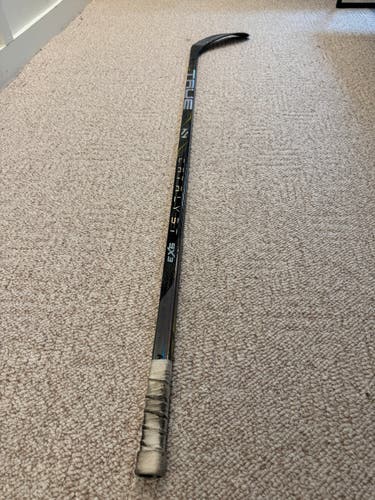 Intermediate True catalyst 9x3 Left Hand Hockey Stick T28 (Used)