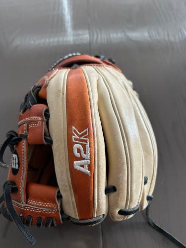 2020 Wilson Right Hand Throw Infield A2K 11.75" (Used)