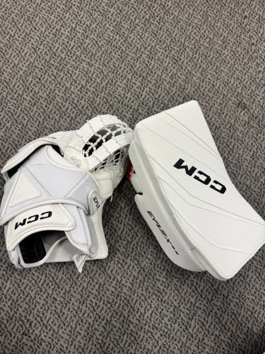 CCM EFLEX 6.9 Senior Glove/Blocker Set