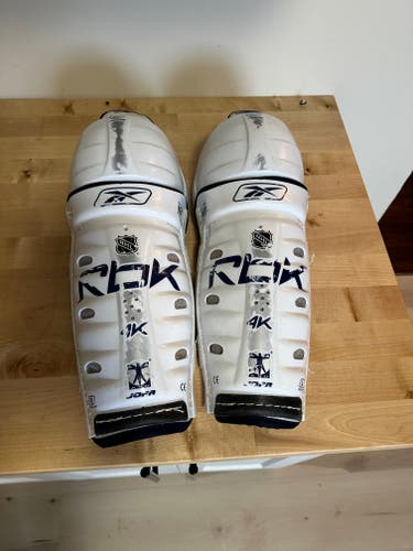 Senior 14" Shin Pads Pro Stock (Used)