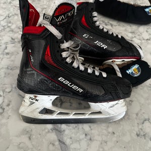 2022 Bauer Vapor 3X Pro Extra Wide Width Size 3.5 (Used)