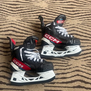CCM JetSpeed Vibe Regular Width  Size 2.5 (New)