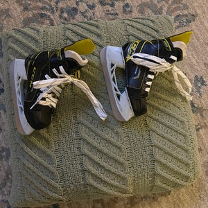 kids ccm 9350 tacks skates