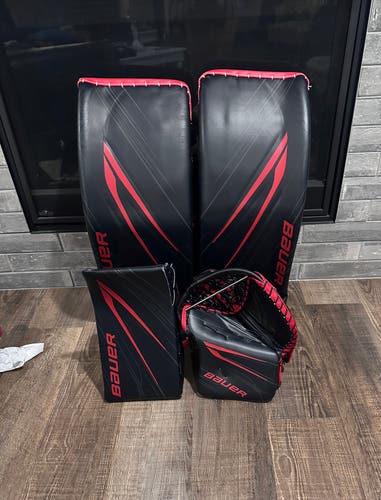 Bauer’s Regular Hyperlite 2 33+1 Pro Stock Goalie Full Set