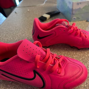 nikes girls tiempo soccer cleats 1.5