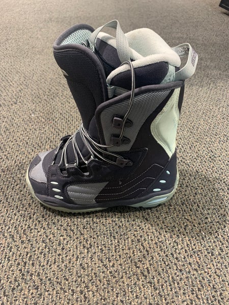 Women’s Salomon Kiana Snowboard Boots – Size 4.0 (Mondo ~22.0).