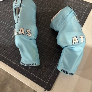 Medium Adult Maverik shift (New)