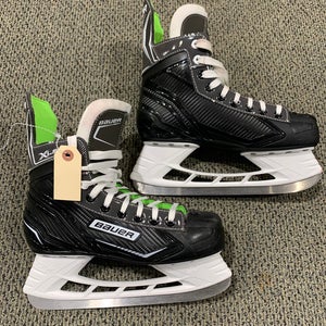 Senior Bauer XLS Hockey Skates Regular Width 7 (Used)