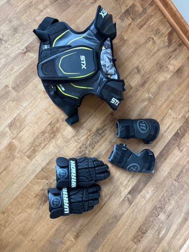 Large Youth STX Stallion 200+ Shoulder Pads (Used)
