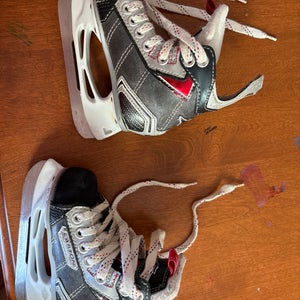 Used Youth Easton Stealth S17 Extra Wide Width Size 8 Hockey Skates