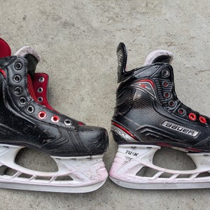Bauer Vapor X600 Hockey Skates Regular Width Size 2.5 (Used)