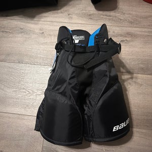 Medium Youth Bauer Vapor Volt - NWT