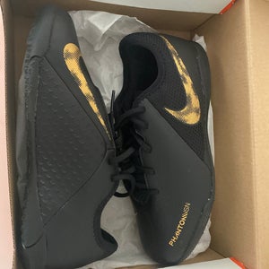 Nike youth soccer junior academy Phantom VSN turf shoes brand new size 3.5