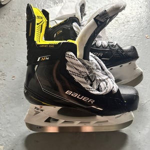 Used Bauer Wide Width  Size 4.5 Supreme M4 Hockey Skates