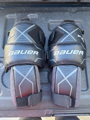 Bauer pro knee guards intermediate