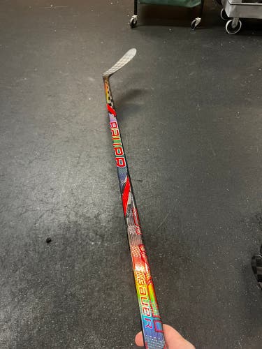 Senior Bauer Right Handed Vapor Hyperlite 2 P28M Pro Stock (New)