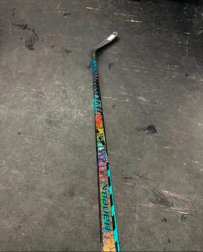 Senior Bauer Twitch Right Handed P92 77 flex (New)