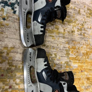Bauer Vapor 4 Hockey Skates Regular Width 5 (Used)