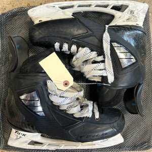 True Pro Custom Hockey Skates (Regular) | Senior Size: 9 | NO STEEL