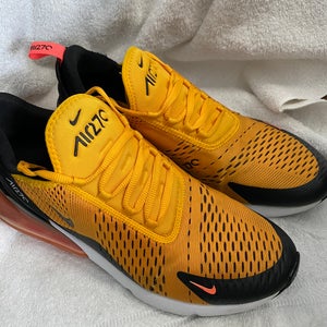 Men's Size M 10.5 (W 11.5) Adult Nike (Used)