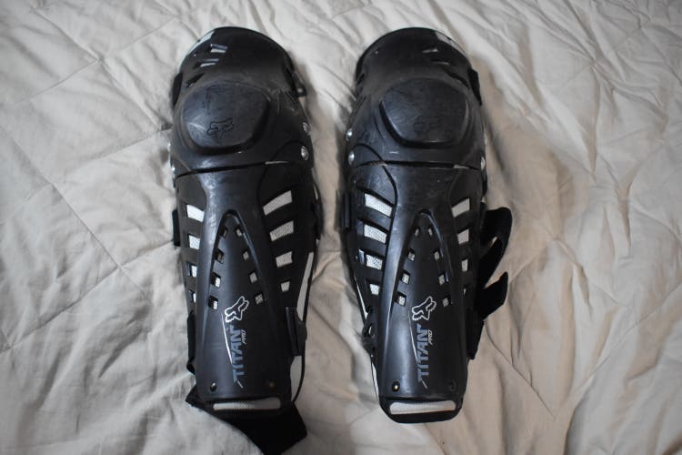 Fox Titan Pro Motocross Pro Knee Guards, Black, Adult