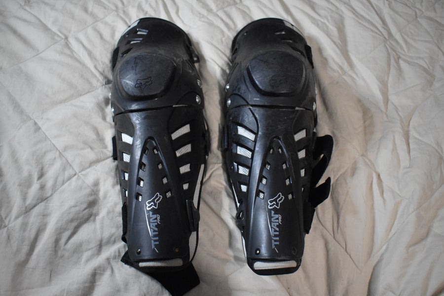 Fox Titan Pro Motocross Pro Knee Guards, Black, Adult