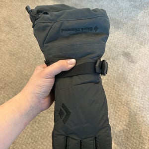 Black Women's Small Black Diamond (Used)