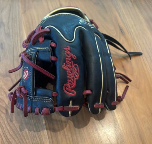 Rawlings Right Hand Throw Heart of the Hide 11.5" (Used)